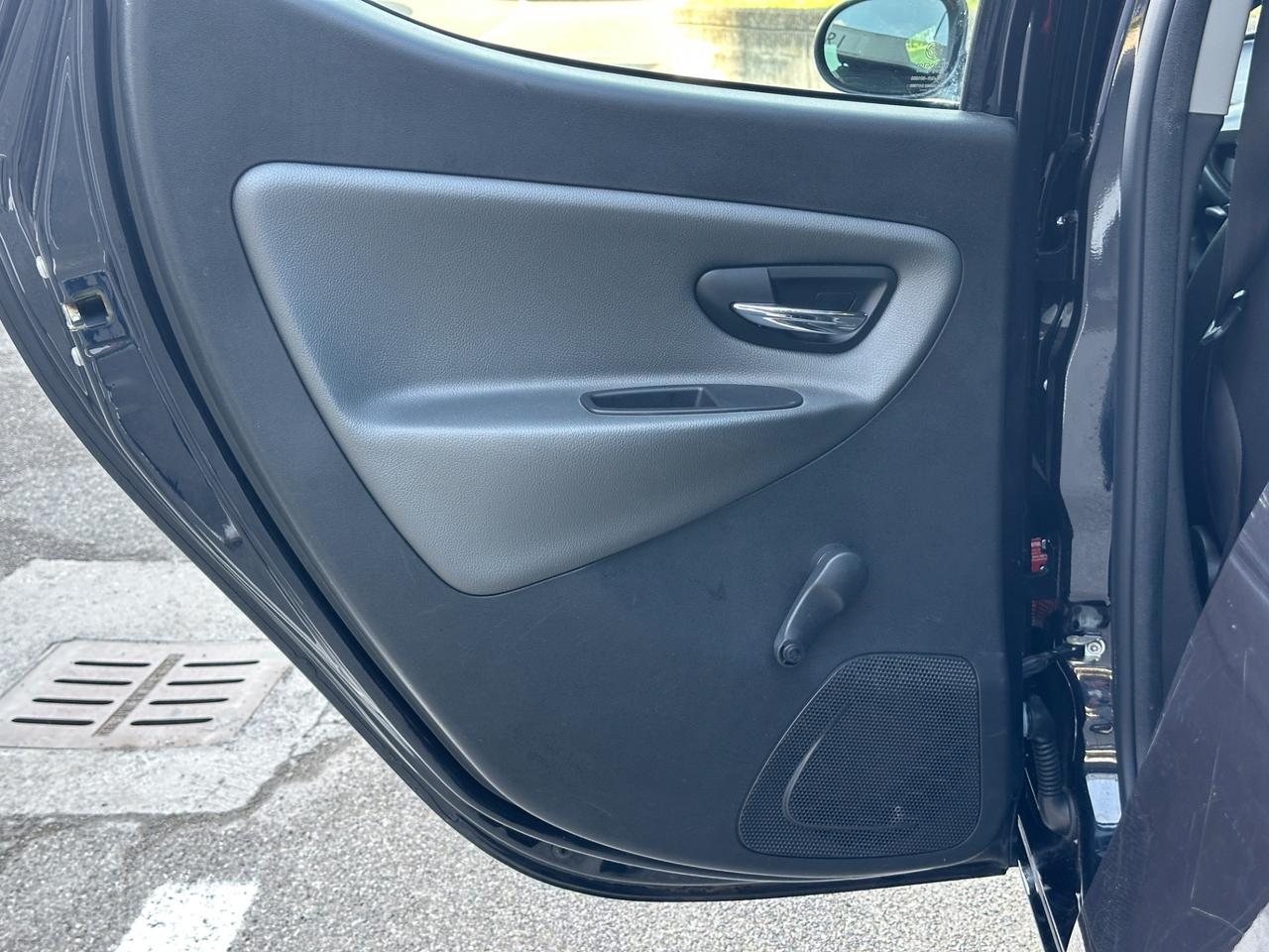 Lancia Ypsilon 1.2 69 CV 5 porte S&S Gold