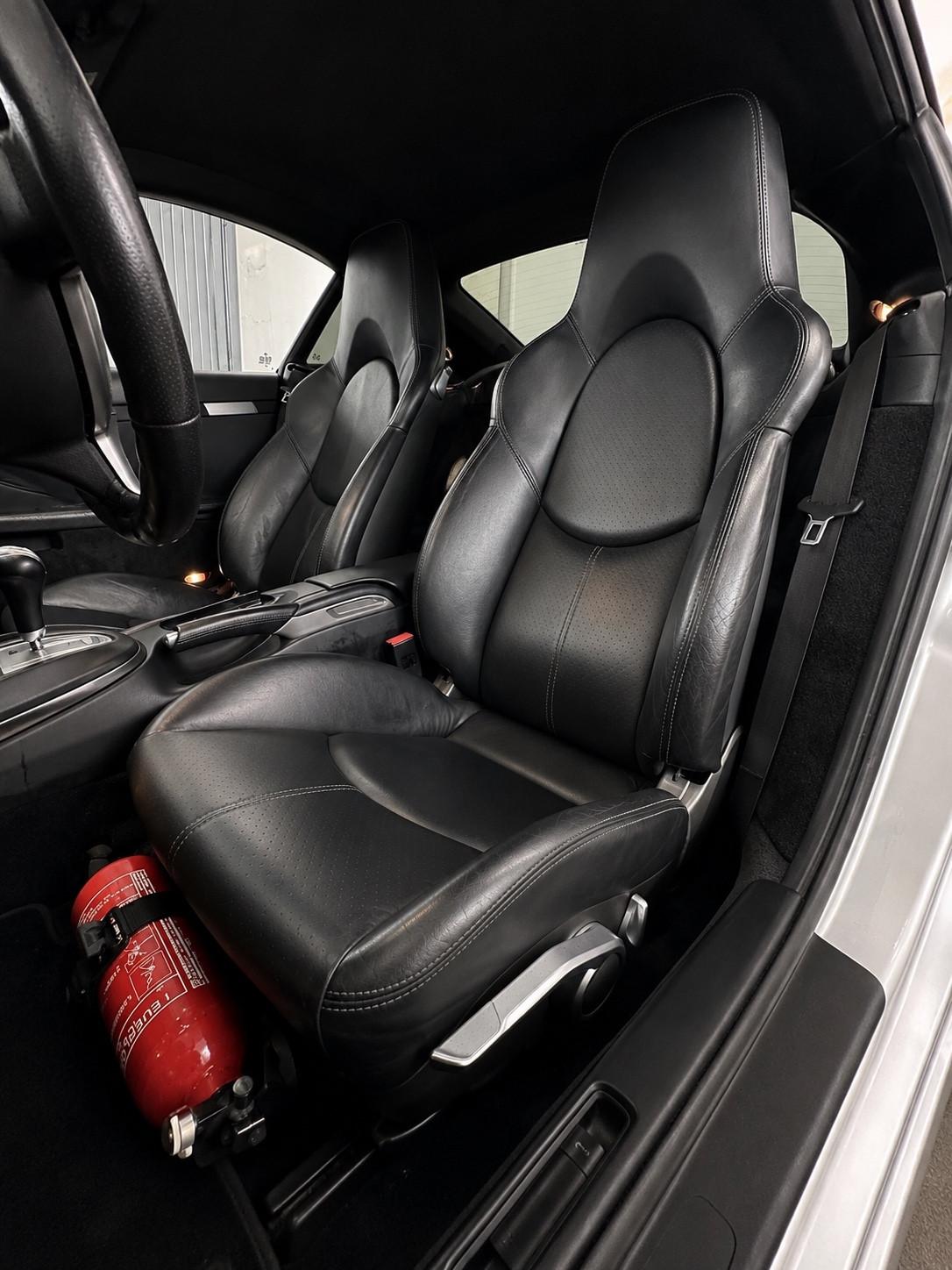 Porsche Cayman 2.7