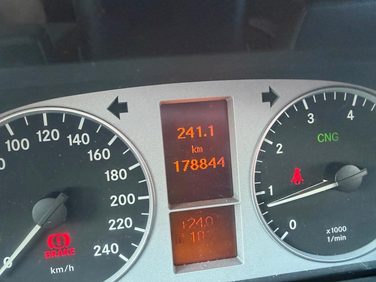 Mercedes-benz B 180 NGT BlueEFFICIENCY Executive
