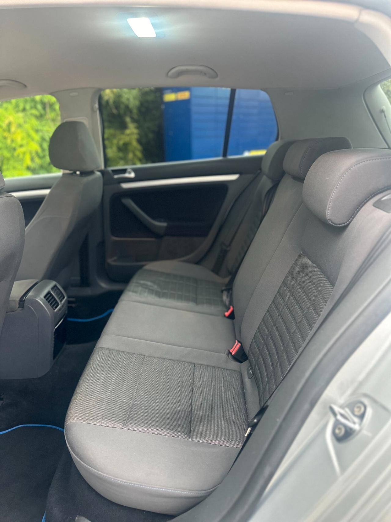 Volkswagen Golf 1.6 16V FSI 5p. Comfortline