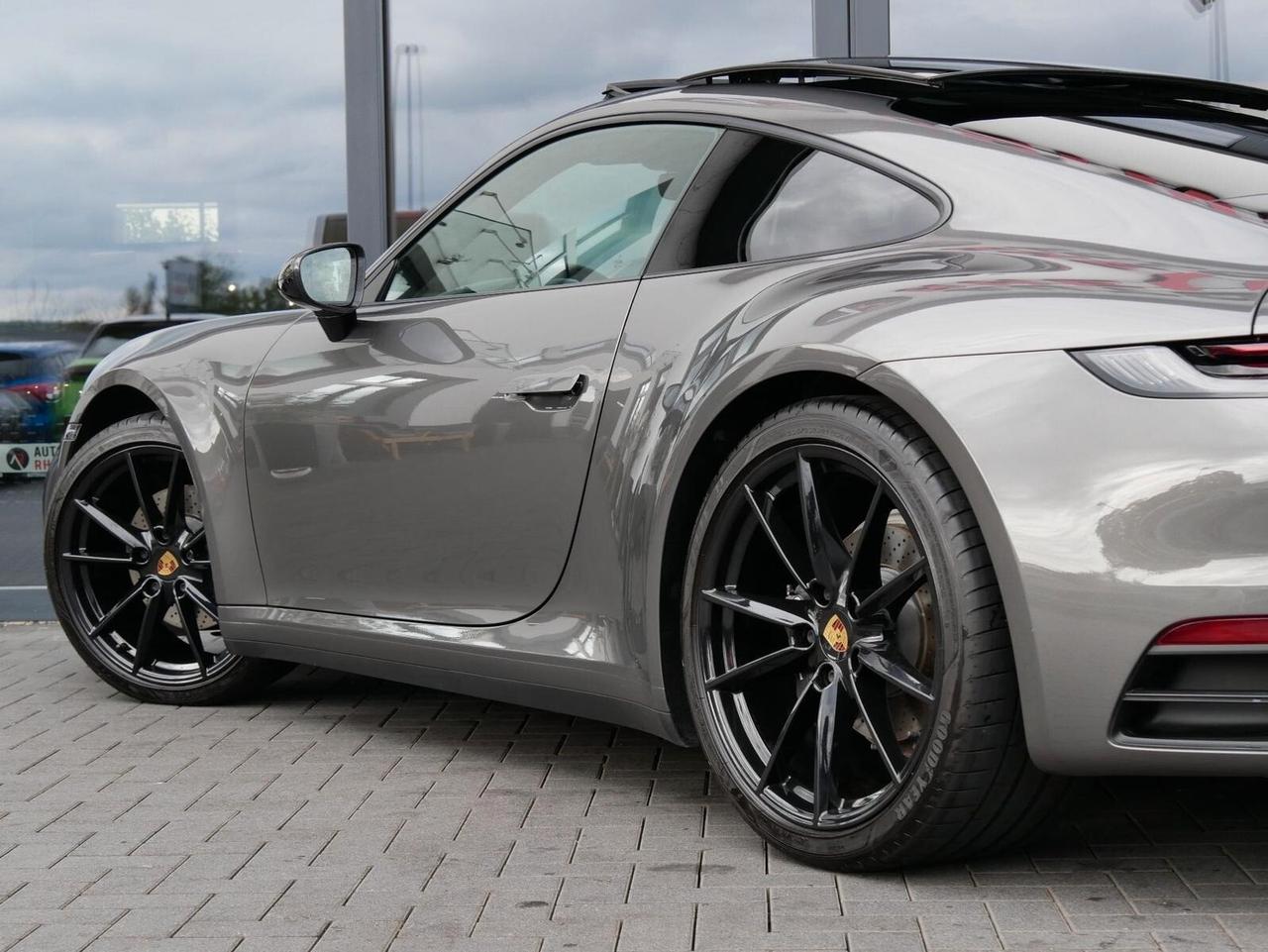 Porsche 911 Carrera