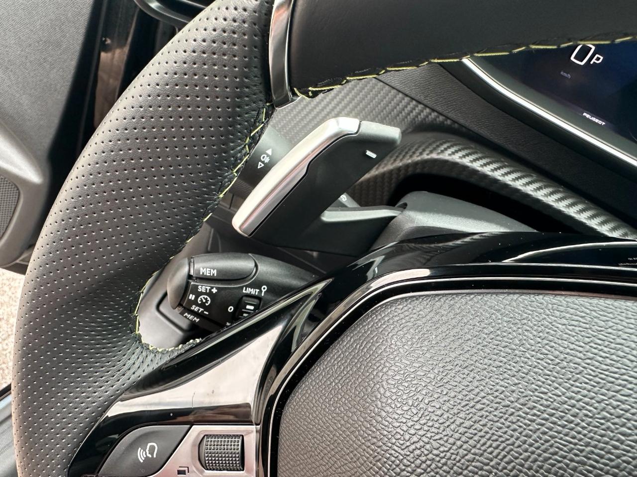 Peugeot 208 1.2 hybrid GT 145cv e-dcs 6