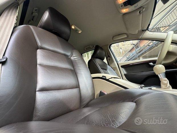 VOLVO XC70 D5 AWD kin