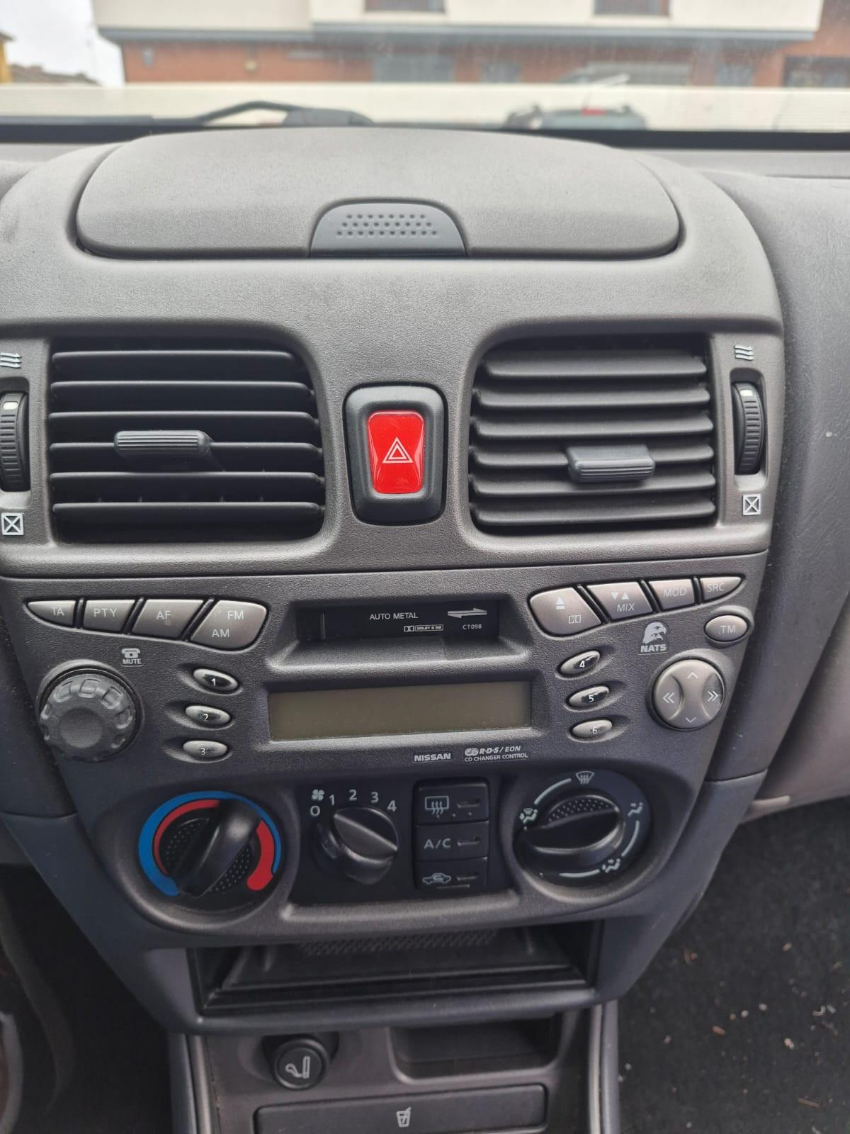 Nissan Almera Tino 5 porte 12 MESI DI GARANZIA