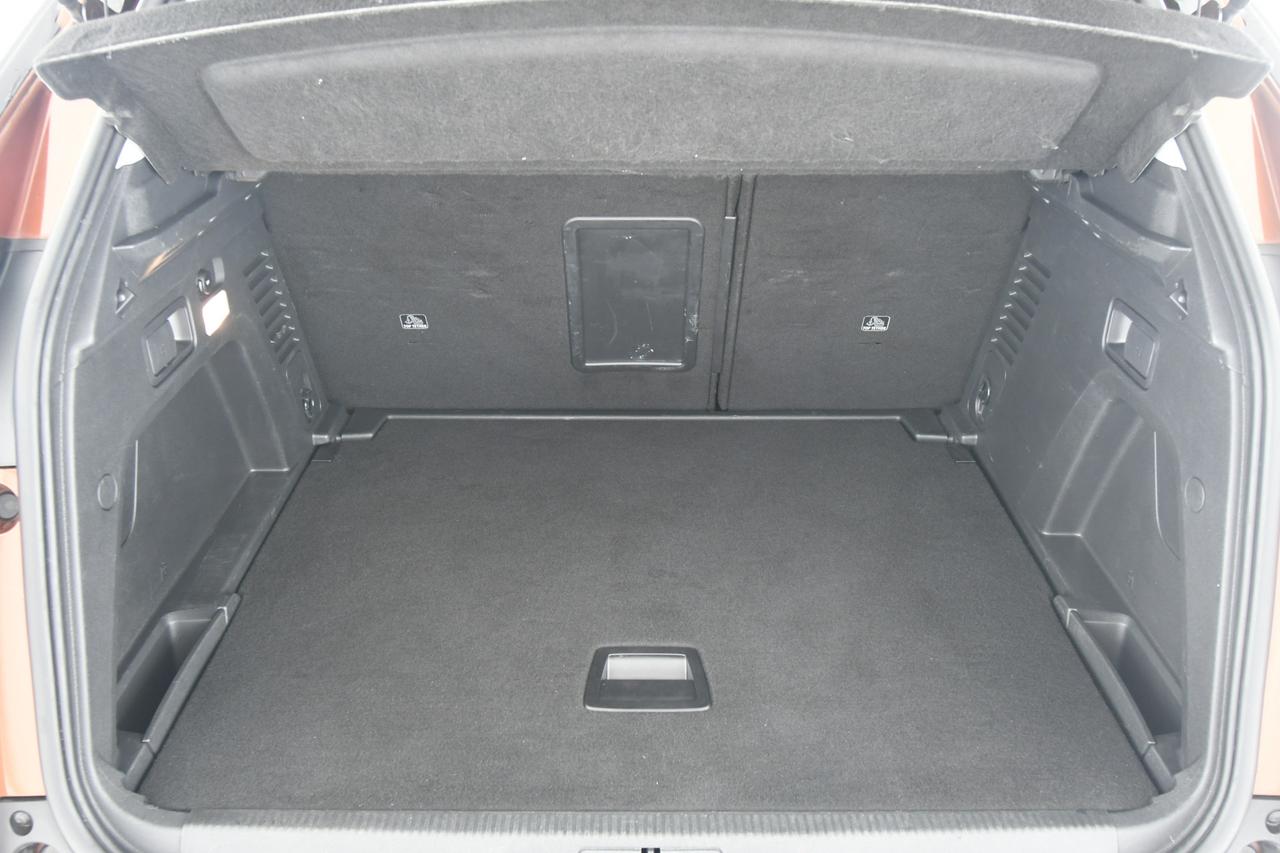 PEUGEOT 3008 1.5 bluehdi Business s&s 130cv eat8 APP CONNECT+NEOPATENTATI