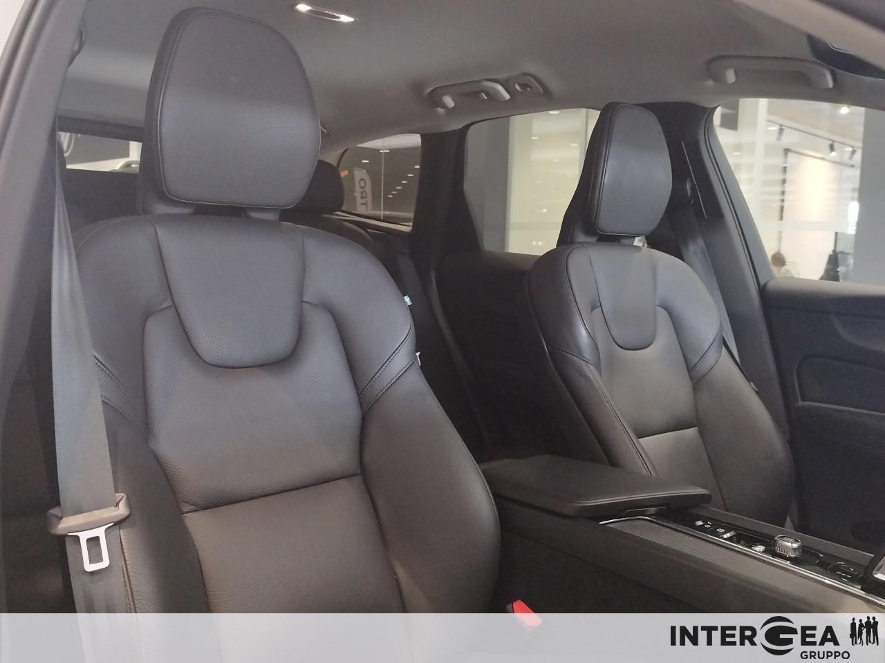 VOLVO XC60 2.0 b4 Momentum Pro auto