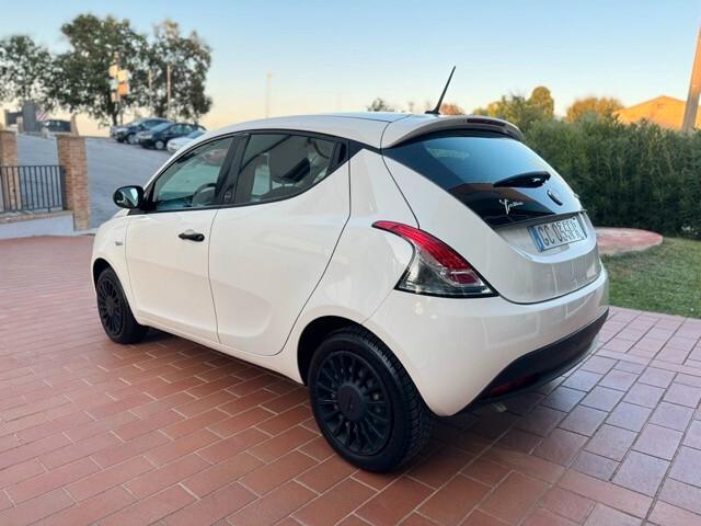 Lancia Ypsilon HYBRID soli 39000 km da 90 euro al mese