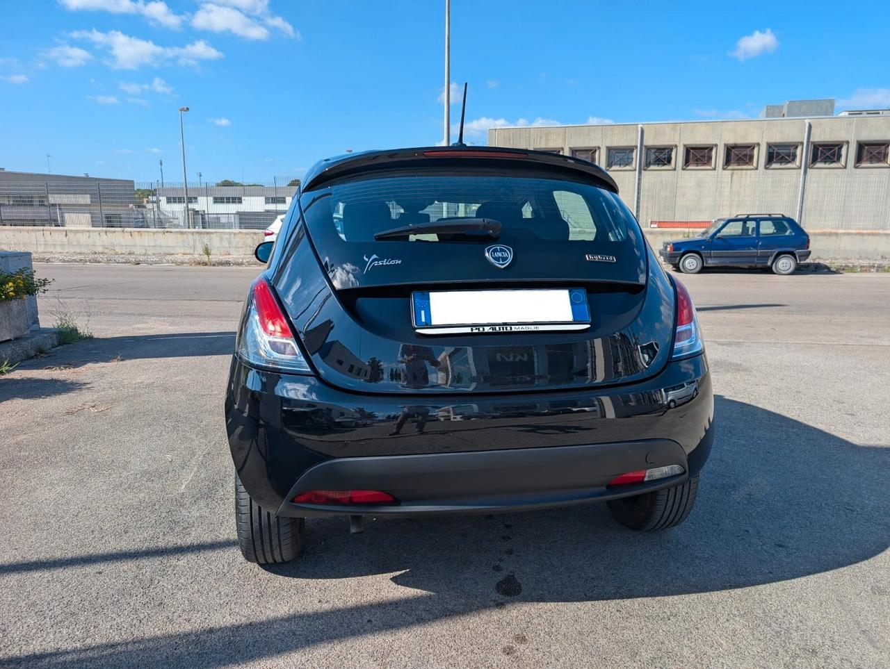Lancia Ypsilon 1.0 FireFly 5 porte S&S Hybrid Ecochic Silver