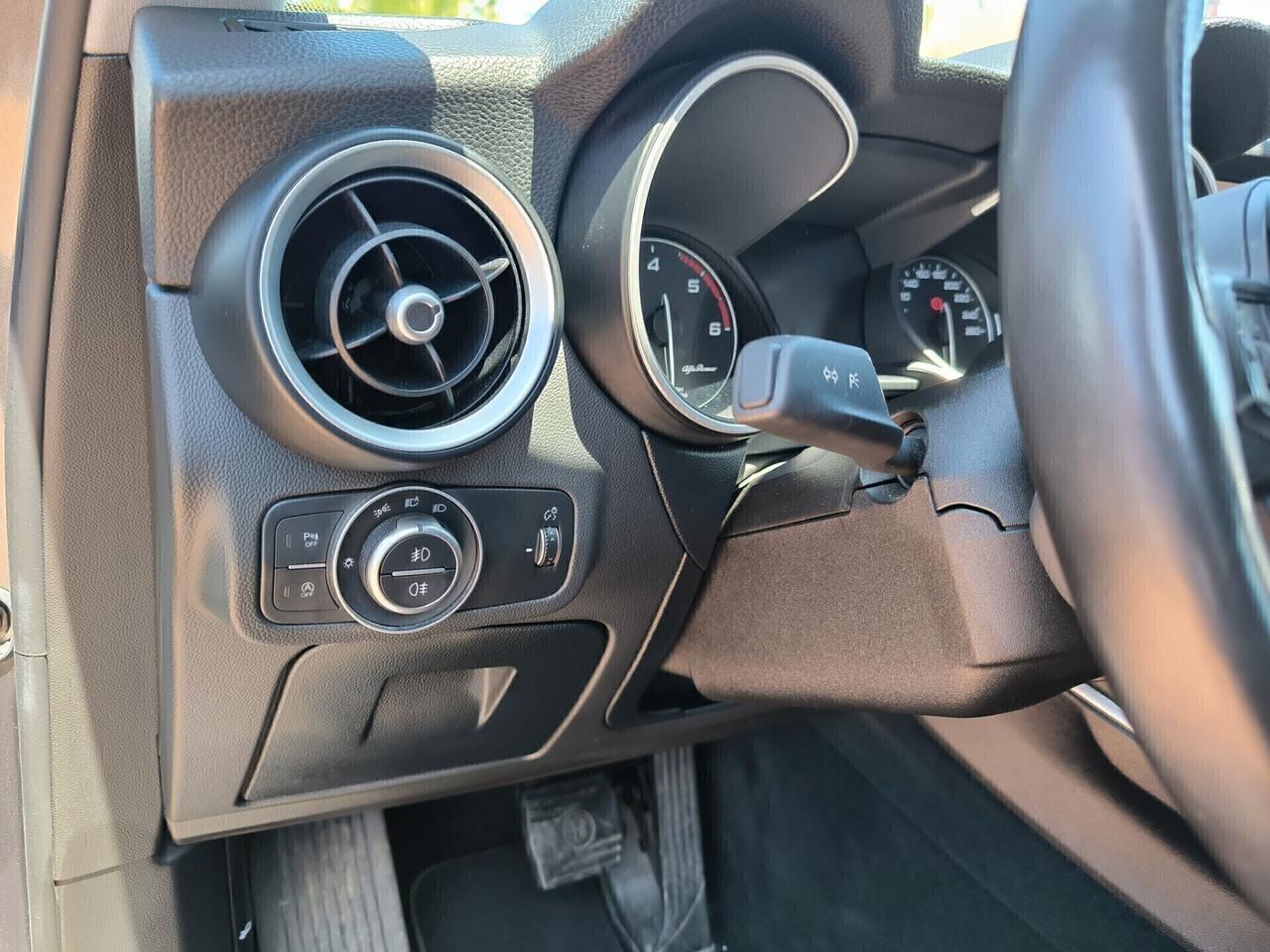 Alfa Romeo Stelvio 2.2 Turbodiesel 160 CV AT8 RWD Business