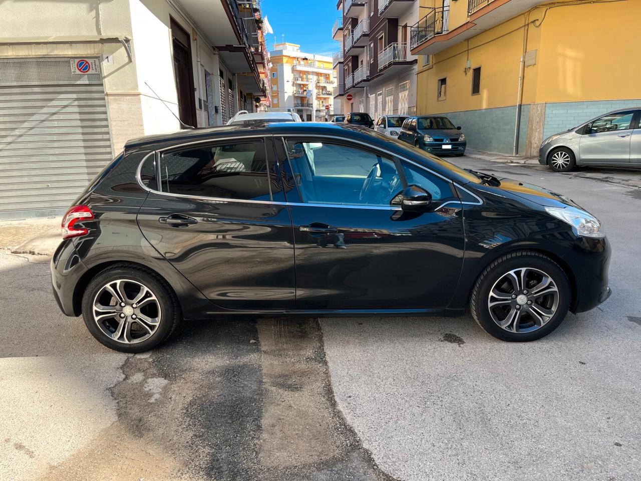 Peugeot 208 1.4 HDi 68 CV 5 porte Allure