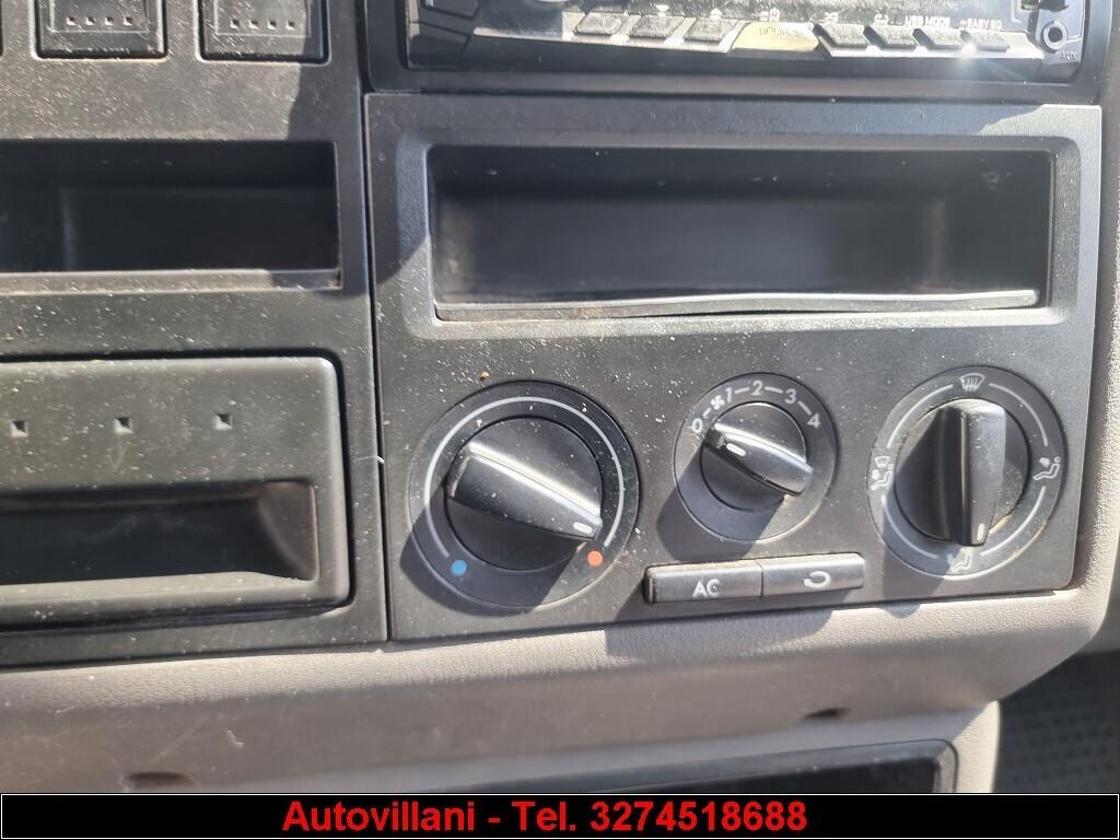 VOLKSWAGEN CARAVELLE-9 POSTI 2001