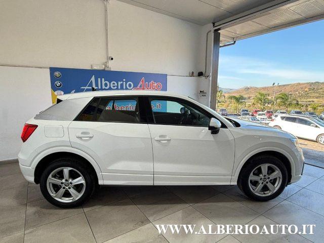 AUDI Q2 30 TDI S tronic Identity Black