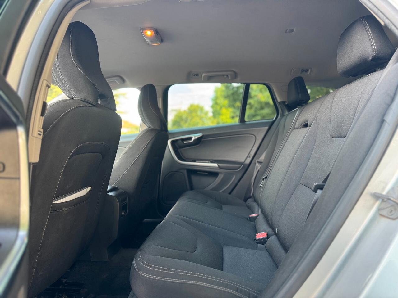 Volvo V60 D2 Geartronic Summum