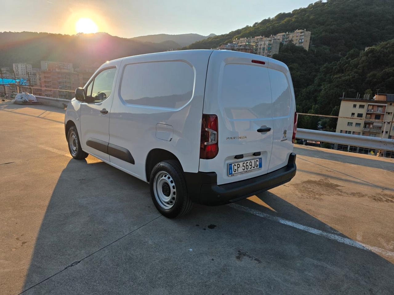 Peugeot Partner BlueHDi Furgone Premium