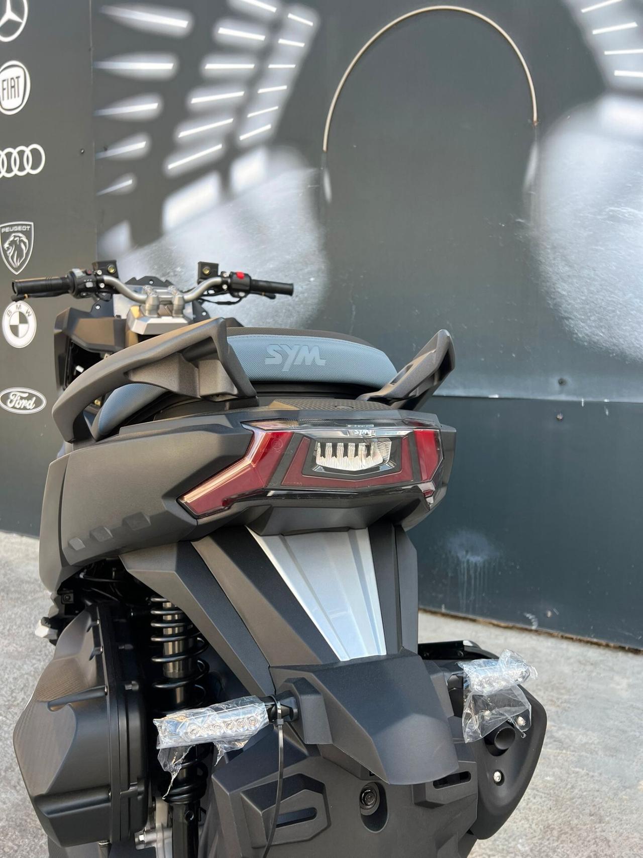 Sym ADX 300