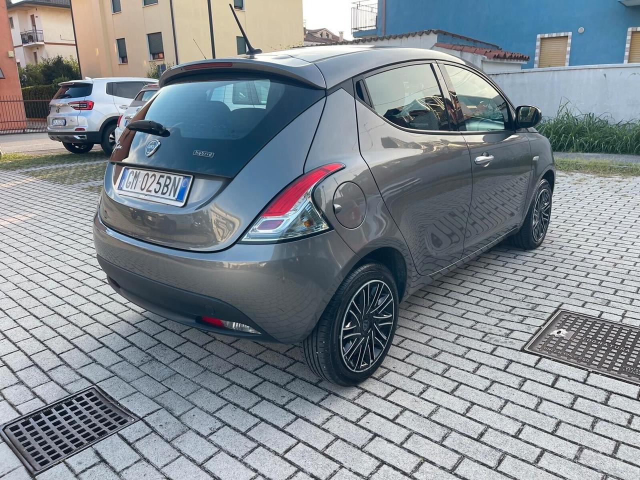 Lancia Ypsilon 1.0 FireFly 5 porte S&S Hybrid Ecochic A. Ferretti