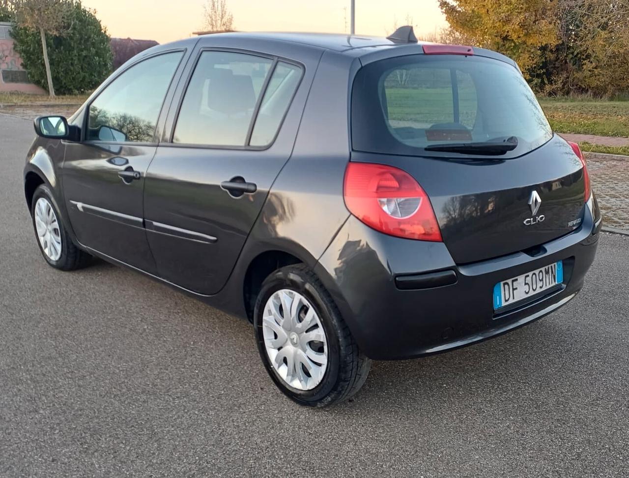 Renault Clio 1.2 16V 5 porte Luxe