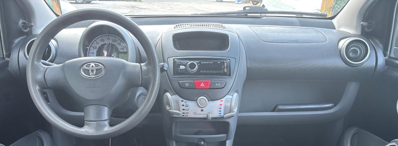 Toyota Aygo 1.0 5 porte Sol OK NEOPATENTATI