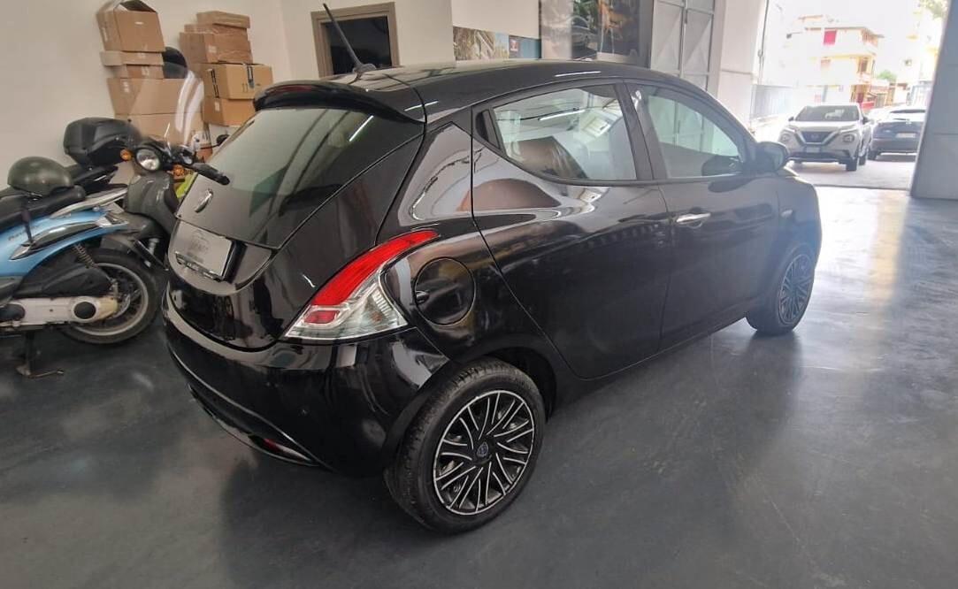 Lancia Ypsilon 1.2 69 CV 5 porte S&S Gold