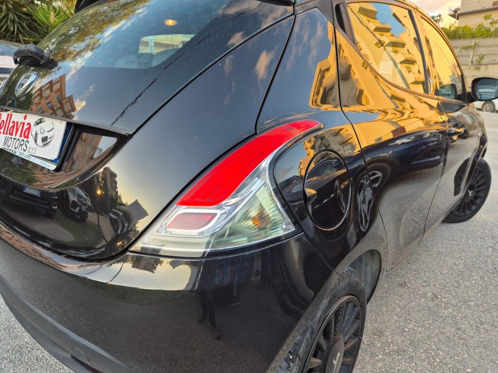 Lancia Ypsilon 1.2 69 CV 5p UNICOPROPRI