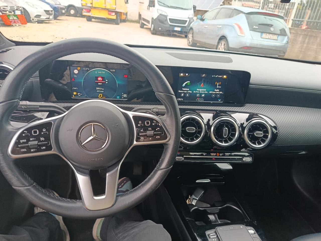 Mercedes-benz A 200 d Automatic Premium Sedan