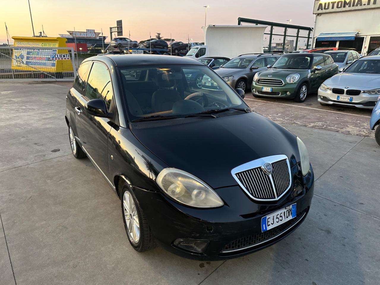 Lancia Ypsilon 1.2 69 CV Unyca neopatente