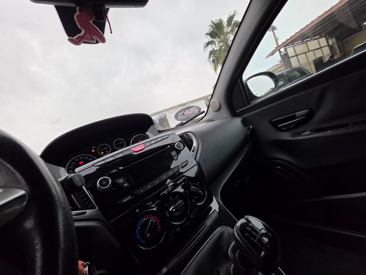 Lancia Ypsilon 0.9 TwinAir 85 CV 5 porte Metano Ecochic Elefantino