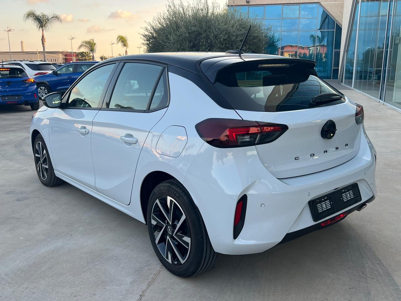 Opel Corsa 1.2 101CV GS - possibilità noleggio no scoring