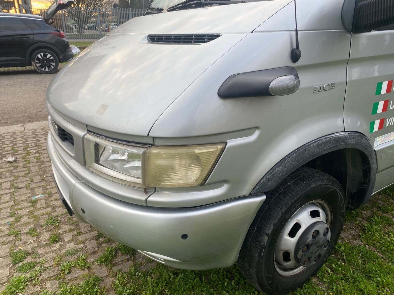Iveco Daily 50 C11 trasporto per 3 cavalli patente B