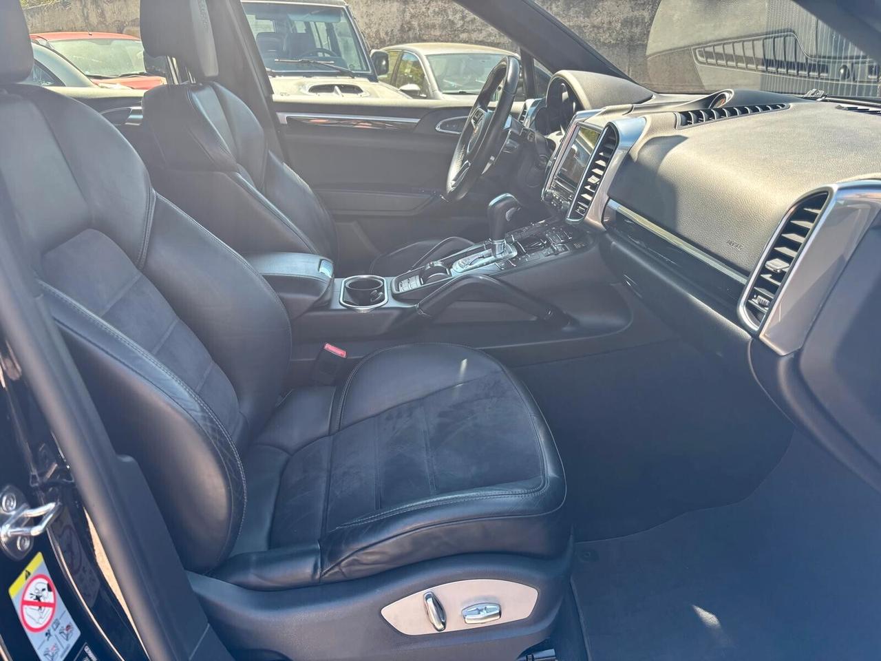 Porsche Cayenne 3.0 Diesel Platinum Edition - 2018