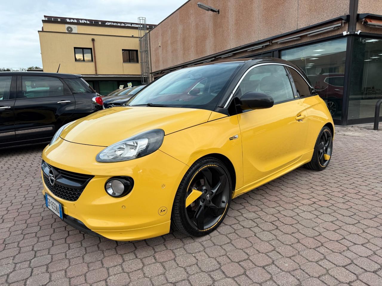 Opel Adam 1.4 100 CV VALENTINO ROSSI VR46