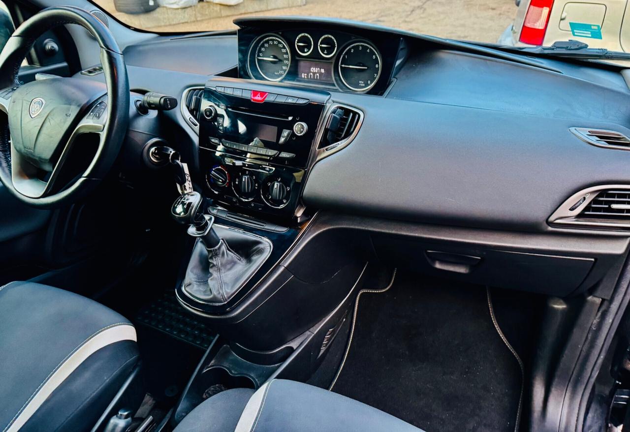 Lancia Ypsilon 1.2 69 CV 5 porte Ok Neopatentati