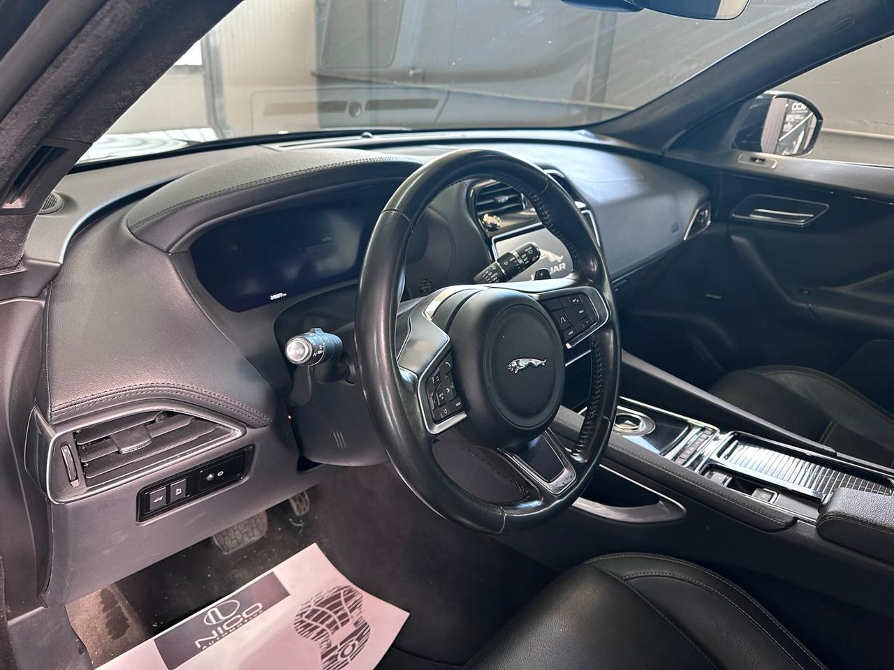 Jaguar F-Pace 2.0 D 180 CV AWD aut. Chequered Flag