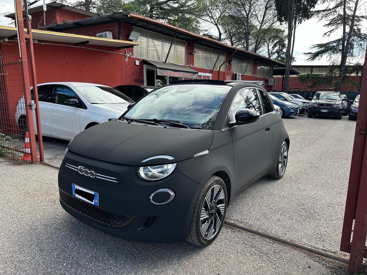 Fiat 500 La Prima Cabrio 42 kWh nera opaca full led pronta consegna