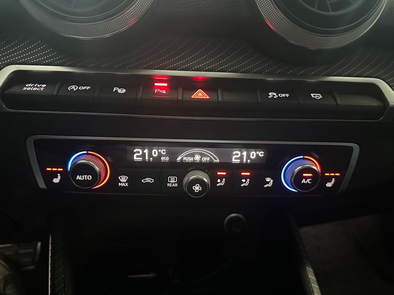 Audi Q2 35 TDI S tronic Identity Black