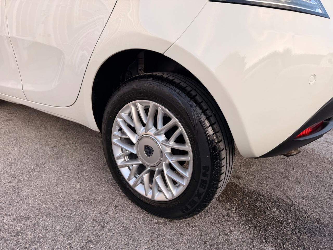 Lancia Ypsilon 0.9 TwinAir 85Cv Metano Ecochic Gold