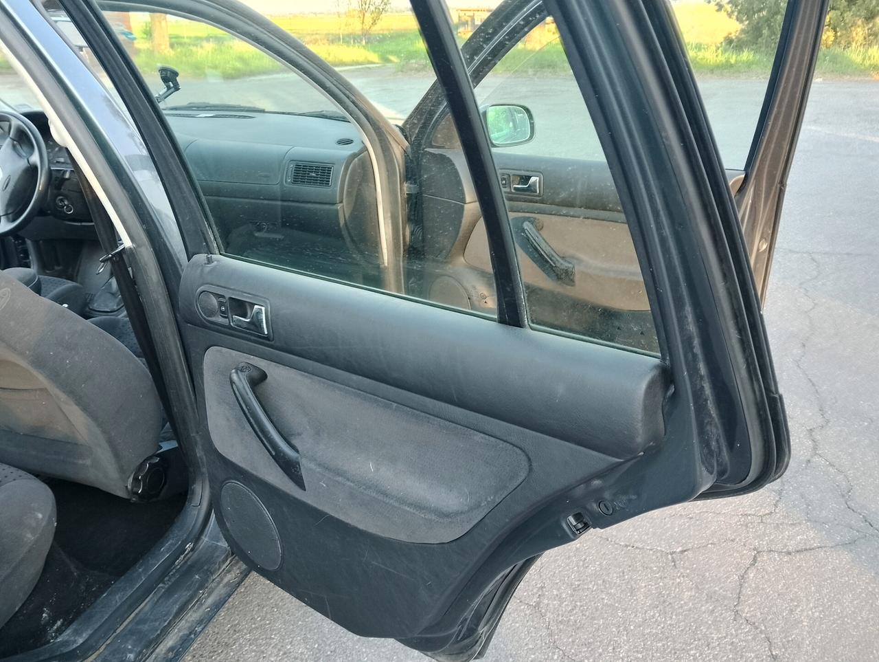 Volkswagen Golf station wagon 1.6 cc impianto GPL brc valido fino 2032 30.000 km