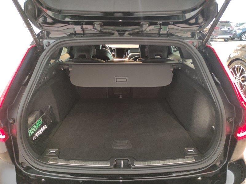 VOLVO V60 (2018-->) - V60 B4 (d) Geartronic R-Design