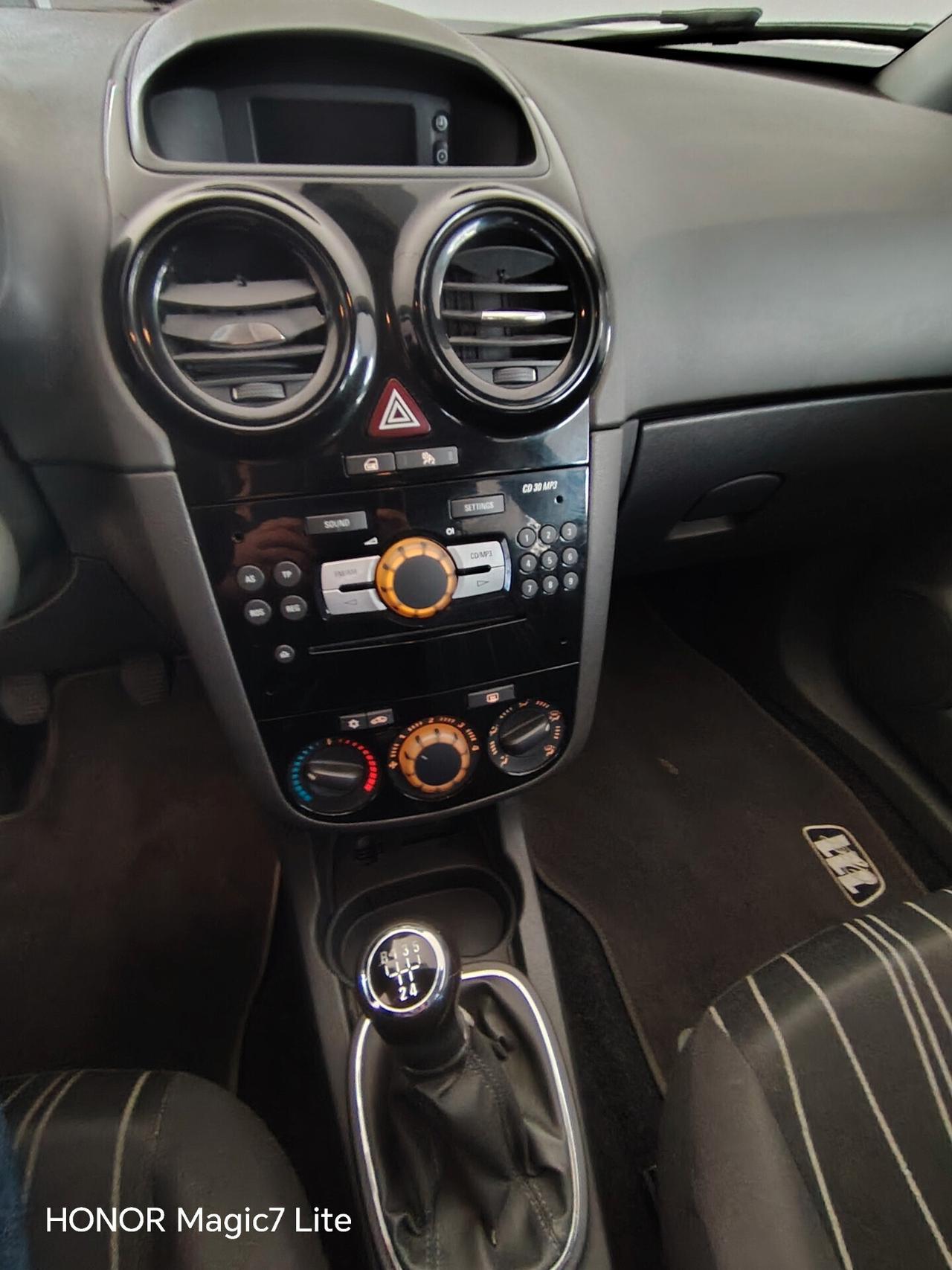 Opel Corsa 1.2 3 porte Club