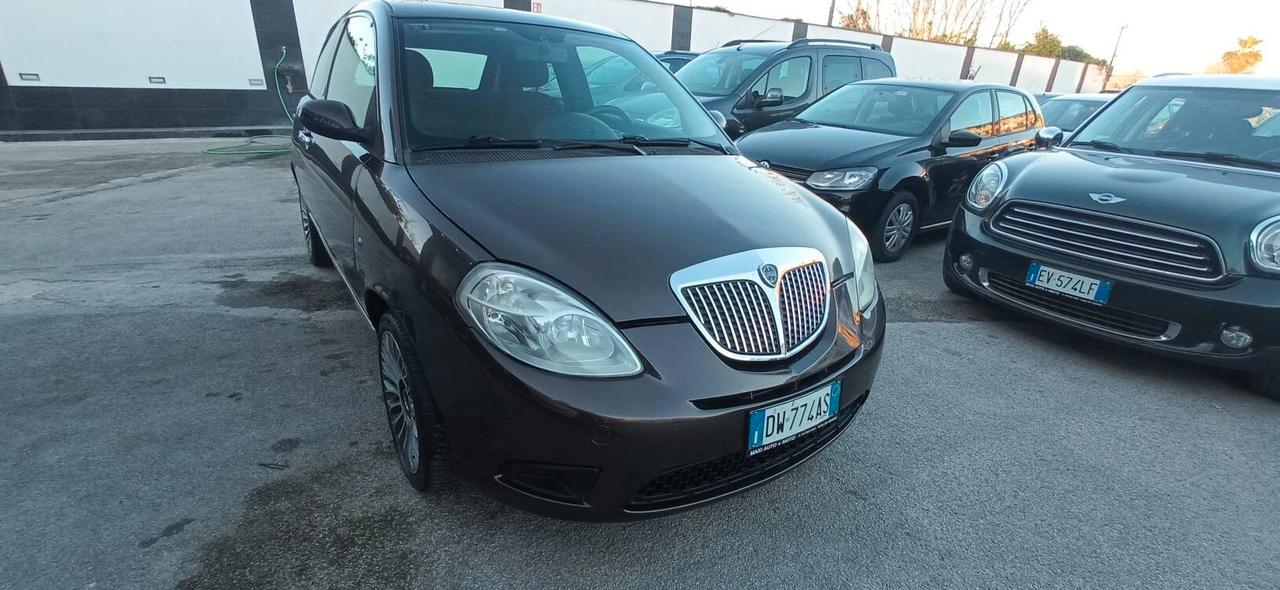 Lancia Ypsilon 1.4 Argento Ecochic GPL