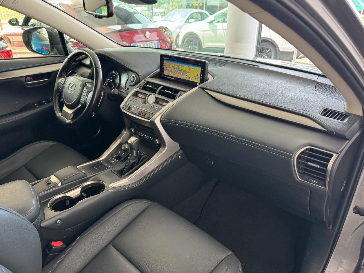 Lexus NX 300h 2.5 Premium cvt 4wd 4x4 awd