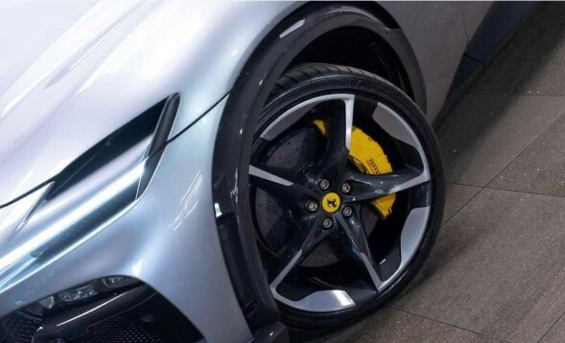 Ferrari Purosangue-Sedili climatizzati e massagg.