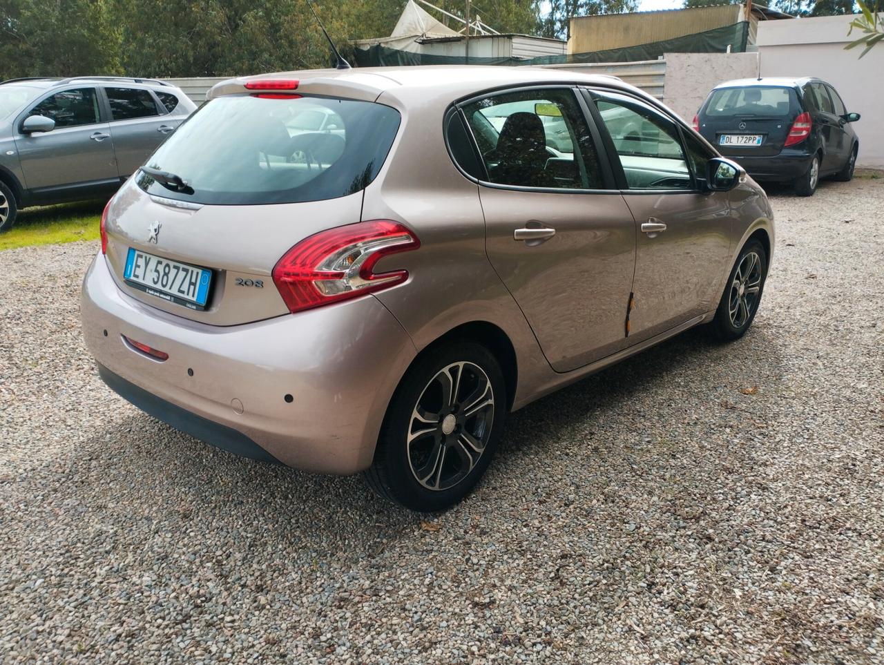 Peugeot 208 1.4 HDi 68 CV 5 porte Allure