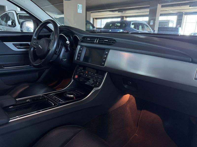 Jaguar XF 2.0D i4 180cv PRESTIGE AUTO