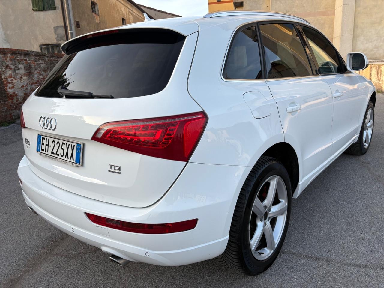 Audi.Q5 .3.0 tdi v6 S line quattro pronta al uso