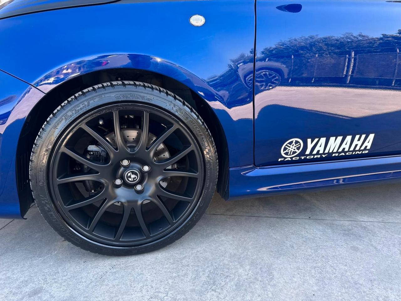 Abarth 595 1.4 Turbo T-Jet 165 CV Monster Energy Yamaha