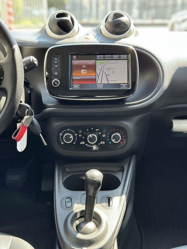 smart fortwo 70 1.0 Automatic Youngster Pelle - Navi