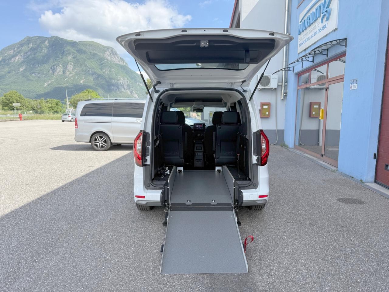 Renault Kangoo con pianale ribassato