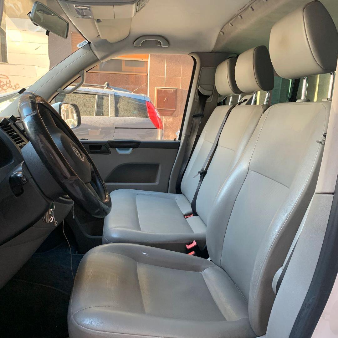 Volkswagen T5 Caravelle minivan