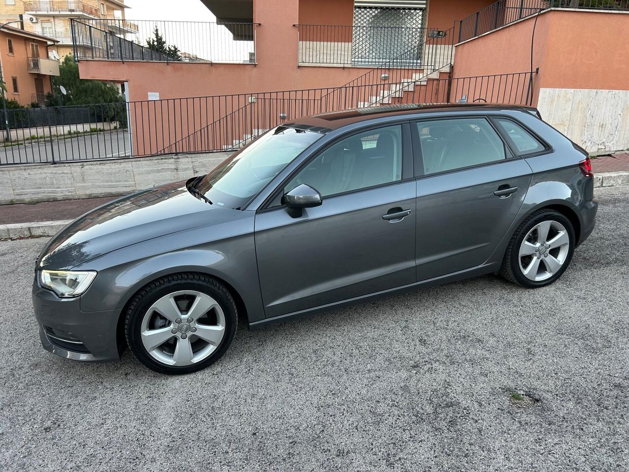 Audi A3 SPB 1.6 TDI Sport strafull!!!